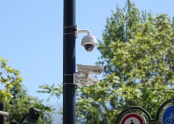 Sistemi që integron kamerat policore, dronët dhe kamerat aktuale: si do të kthejë Shqipërinë në 'Big Brother'