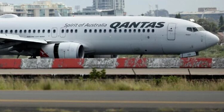 Sulm në bordin e Qantas: pasagjeri kafshon stjuardesën, avioni bën ulje emergjente