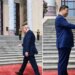 Takimi Trump-Xi: Ekspertja e gjuhës së trupit zbulon se Presidenti amerikan zgjati dorën i pari, shenjë dominimi