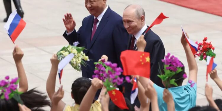 Tapet i kuq për Putinin në Pekin; Rusia kërkon forcimin e aleancës me Kinën, Xi sulmon hegjemoninë unilaterale