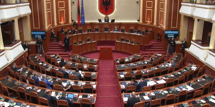 Të hiqet Garda — Peleshi përgjigjet Vokshit, Bardhit: Mos krijoni stuhi në gotë, keni lirinë e plotë në Kuvend