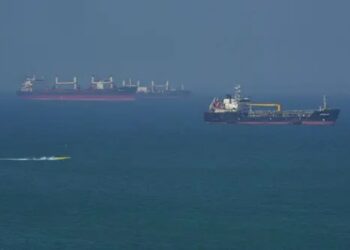 Tension në Gjirin Persik: Irani paralajmëron SHBA-në do të sulmojë nëse përpiqeni të hyni në Ngushticën e Hormuzit