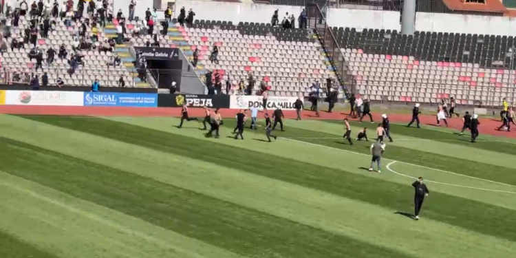 Tensione para sfidës AF Elbasani-Tirana, përplasje dhe dhunë brenda e jashtë stadiumit