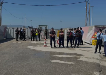 Tensionet mes punonjësve dhe firmave në Aeroportin e Vlorës: dita e tretë e protestës