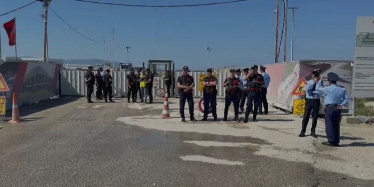 Tensionet mes punonjësve dhe firmave në Aeroportin e Vlorës: dita e tretë e protestës