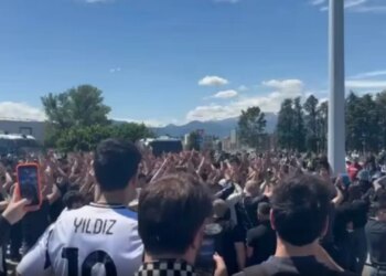 Tifozët e Juventusit kontestojnë skuadrën pas disfatës me Fiorentinën: Respektoni ngjyrat tona