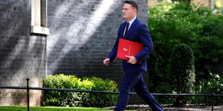 Tjetër goditje për Starmer: ministri i Shëndetësisë jep dorëheqjen, nuk mund t’i udhëhiqni laburistët në zgjedhjet e ardhshme