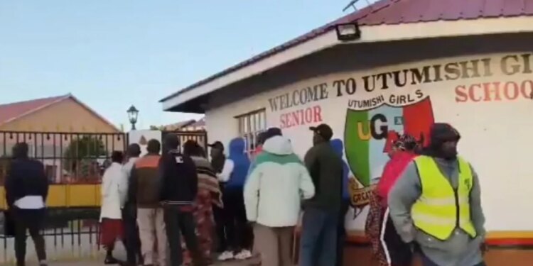 Tragjedi në Kenia: 15 nxënëse humbin jetën nga zjarri në një konvikt, disa të plagosura
