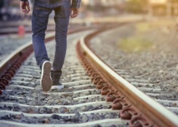 Tragjike: 26-vjeçari përplaset për vdekje nga treni teksa po kalonte shinat në Milano
