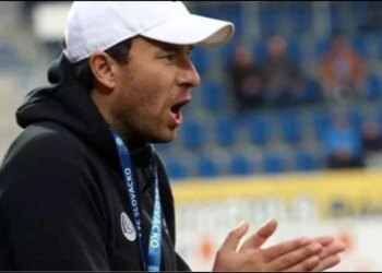 Trajneri çek skualifikohet përjetë për filmimin e futbollisteve në dush