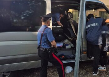 Tre të rinj shqiptarë në Itali arrestohen, kapen me një furgon duke transportuar 5 kg kokainë dhe 6,000€