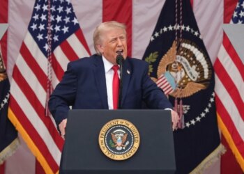 Trump kërcënon Omanin për Hormuzin: Ose sillet si të tjerët, ose e godasim; Teherani reagon: Deklarata të rrezikshme
