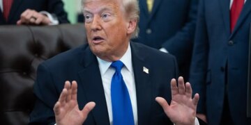 Trump shqyrton përdorimin e raketave hipersonike Dark Eagle për herë të parë; mund të godasin 2 milje larg