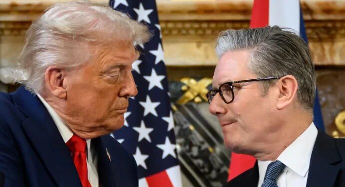 Trump sulmon Starmer, krizat që rrezikojnë të rrëzojnë kryeministrin britanik dhe përplasja e re me SHBA-në