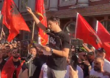 Tubimi për gjuhën shqipe në RMV, organizatori Mevlan Ademi: Studentët nga Tirana dërgohen dhunshëm në Kumanovë; protesta paqësore