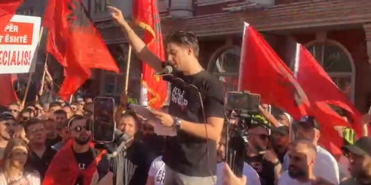 Tubimi për gjuhën shqipe në RMV, organizatori Mevlan Ademi: Studentët nga Tirana dërgohen dhunshëm në Kumanovë; protesta paqësore