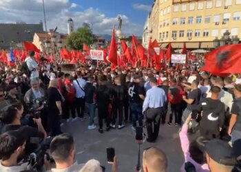 Tubimi studentor shqiptar në Shkup për shqipen; ministri i Drejtësisë së RMV: Protestë e dhunshme, gjuha maqedonase obligim
