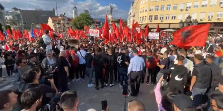 Tubimi studentor shqiptar në Shkup për shqipen; ministri i Drejtësisë së RMV: Protestë e dhunshme, gjuha maqedonase obligim