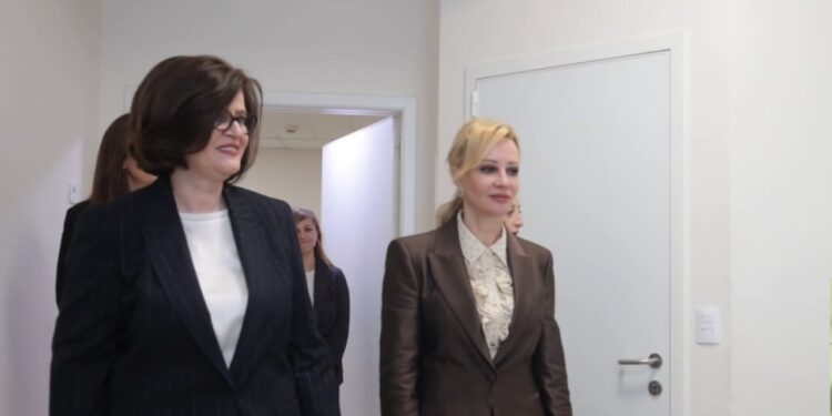 UET ndihmon QSUT: Universiteti Europian dhuron pajisje për urgjencën e QSUT-së, nënshkruhet marrëveshje afatgjatë