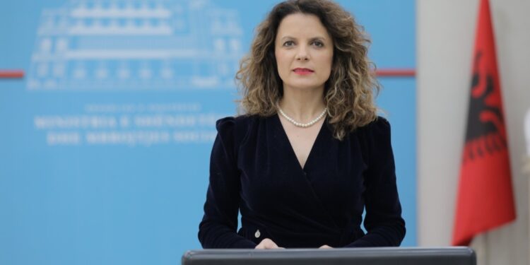 Udhëzimi për trajtimin hormonal në QSUT, zv.ministrja e Shëndetësisë: Dokument orientues që nuk rekomandon nisjen në fëmijëri
