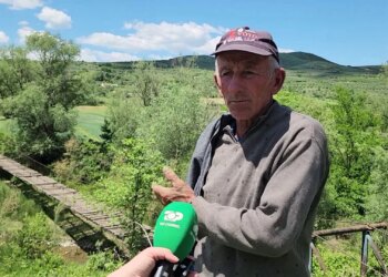 Ura e fshatit Anë Vjosë në Tepelenë po degradon dhe rrezikon çdo ditë banorët