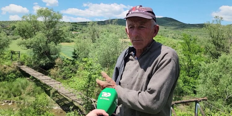 Ura e fshatit Anë Vjosë në Tepelenë po degradon dhe rrezikon çdo ditë banorët