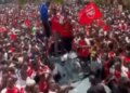 VIDEO/ Arsenal, kampion i Anglisë pas 22 vitesh — çfarë feste edhe në rrugët e Kenias