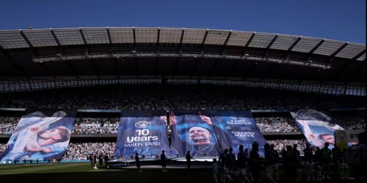 VIDEO/ Ditë lamtumirash te Manchester City, tifozët nderojnë Guardiolën, Bernardo Silvën dhe John Stones