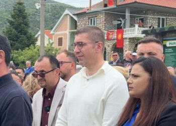 VLEN kongresi, himni shqiptar harruar; Pustec, maqedonasit — Mickovski: Një popull që respekton heronjtë e vet nuk zhduket
