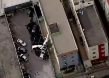 Video/ Aeroplani përplaset në një pallat në Brazil, vdesin dy nga pesë në bord