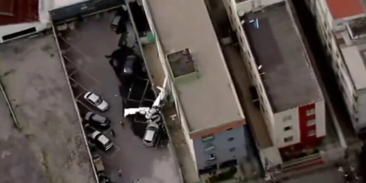 Video/ Aeroplani përplaset në një pallat në Brazil, vdesin dy nga pesë në bord