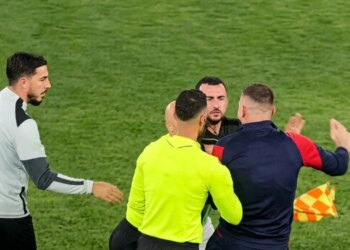 Video/ Arena Kombetare nuk është e boksit por e futbollit: Gurishta grushton Aleksin, Vllaznia humb titullin dhe toruan