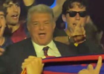 Video/ Joan Laporta, mbreti i pistës: presidenti i Barcelonës çmend rrjetin me kërcimin e tij