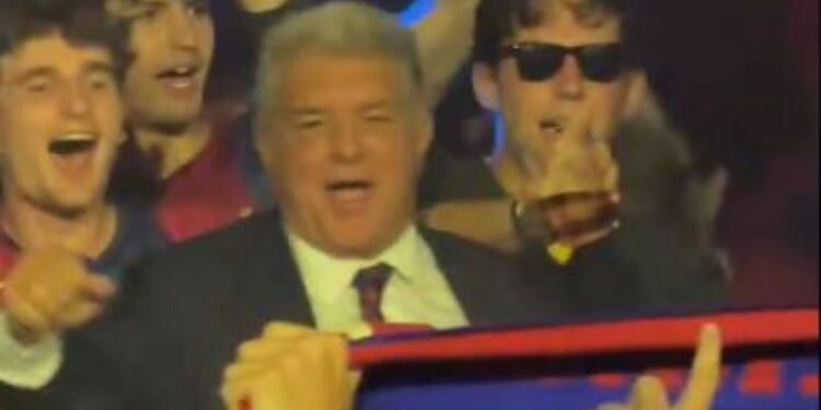 Video/ Joan Laporta, mbreti i pistës: presidenti i Barcelonës çmend rrjetin me kërcimin e tij