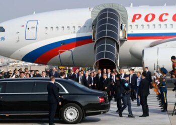 Video/ Putin mbërrin në Pekin për takim me homologun Xi Jinping, pritet me ceremoni madhështore nga autoritetet kineze