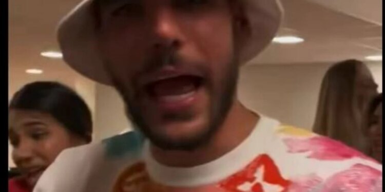 Video/ Theo Hernandez në qendër të kritikave pas videos së fundit në rrjetet sociale, duke thithur “drogë”