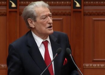 Vini këtu pasi keni hequr subvencionin për naftën e fermerëve / Berisha në Kuvend: Akte cinike, politikë shpopullimi