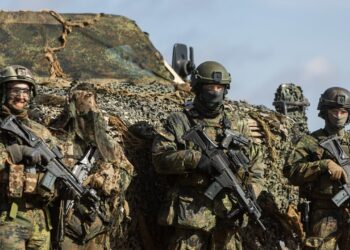 WSJ: Shqyrtohet krijimi i strukture veçantë komande; NATO mund të dislokojë 60 mijë trupa në kufi me Rusinë