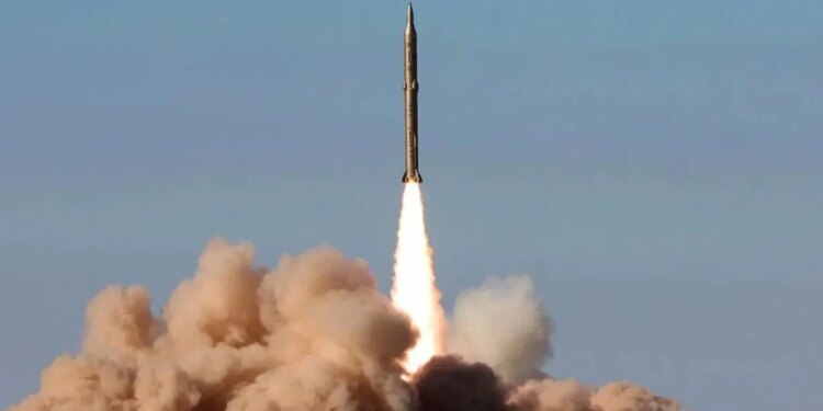 Zjarr masiv në portin kryesor të magazinimit-eksportit të naftës në Emiratet e Bashkuara Arabe, dyshohet nga sulmet iraniane