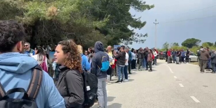 Zona e hidrovorit të Akernisë në Vlorë rrethuar me gardh; ambientalistë e përfaqësues të shoqërisë civile protestojnë