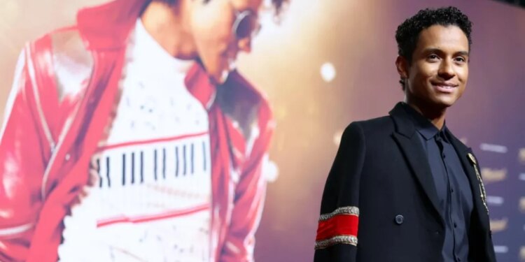 17 vite pas vdekjes, Michael Jackson thyen rekorde; filmi i tij biografik regjistron fitimet më të larta