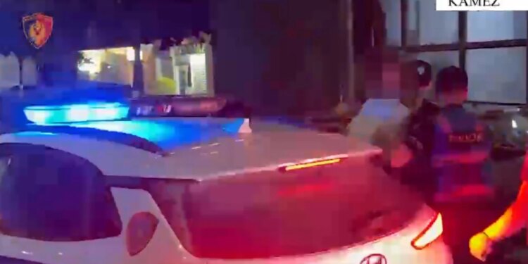 18-vjeçari qëlloi me armë automatike ndaj servisit të celularëve pas konflikti banal me pronarin; zbardhet ngjarja