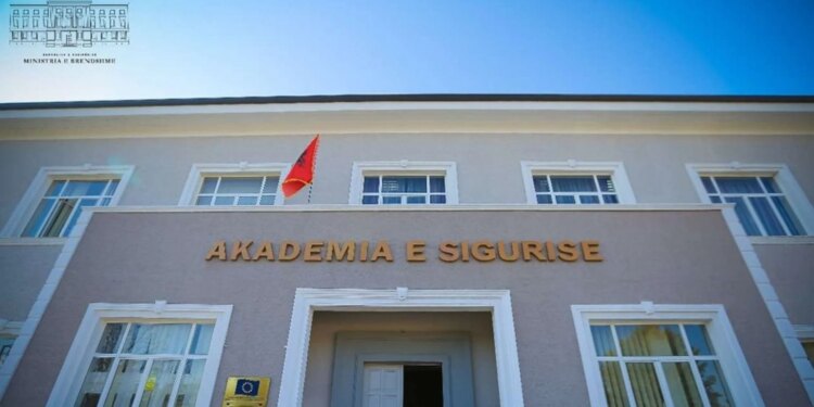 30 studentë të Akademisë së Sigurisë paraqiten në QSUT me të vjella, nis hetimi për helmim