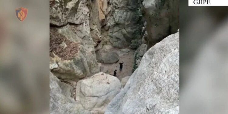 4 turistë polakë shpëtohen pas 8 orësh nga rënia në greminë gjatë eksplorimit të Kanioneve të Gjipesë