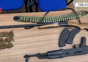 43-vjeçari arrestohet në flagrancë në Allgjatë, mbante armë zjarri dhe municione në banesë
