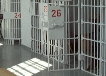62-vjeçari i burgosur ndërron jetë në të njëjtën qeli me të birin, dyshohet se...