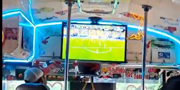 A është ky shërbimi më i mirë në botë? Urbanin në Meksikë kthehet në stadium për pasagjerët