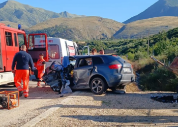 Aksident i rëndë në Delvinë: një i vdekur dhe tre të plagosur pas përplasjes së dy automjeteve