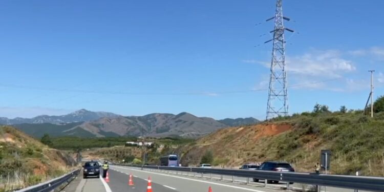 Aksident me vdekje në Rrëshen-Reps: shtetasja nga Kosova humbi jetën pasi zbriti nga autobusi për të kaluar autostradën