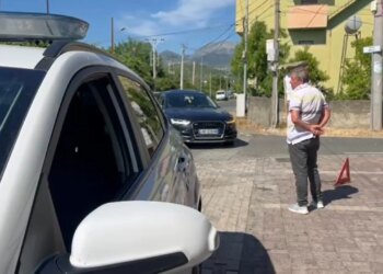 Aksident në Shëngjin: Makina përplaset me motorin, plagosen dy persona